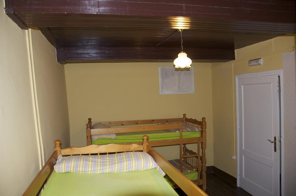 Albergue Los Blasones Sarria Bilik gambar